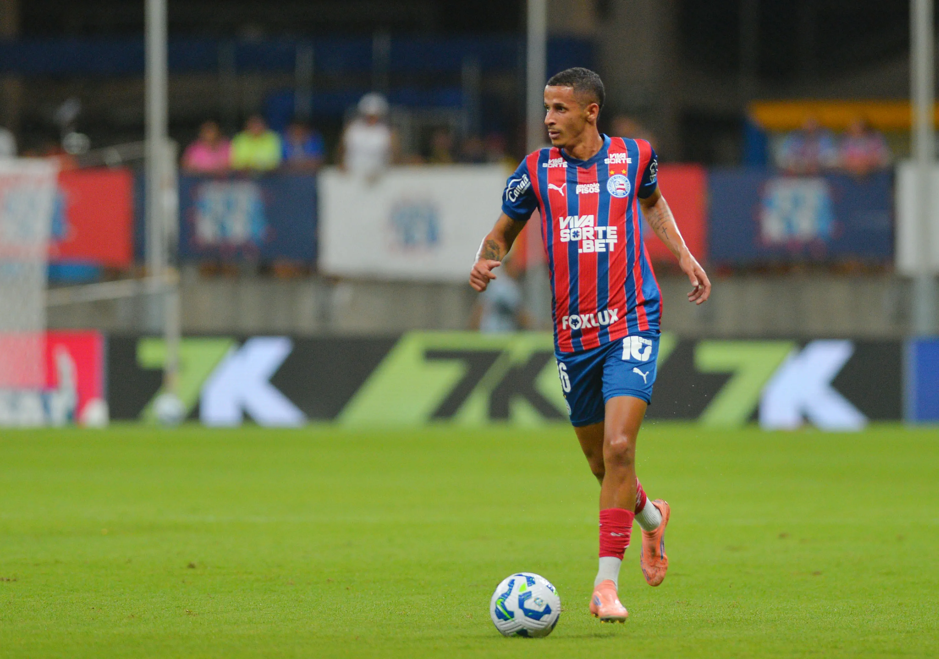 Luciano Juba jogador do Bahia durante partida contra o Sport no estadio Fonte Nova pelo campeonato Brasileiro A 2025. Foto: Walmir Cirne/AGIF