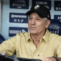 Vasco surpreende e assina pré-contrato com Paulinho, lateral do América-MG
