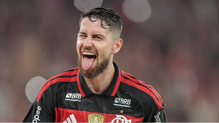 RJ - RIO DE JANEIRO - 05/04/2026 - BRASILEIRO A 2026, FLAMENGO X SANTOS - Jorginho jogador do Flamengo comemora seu gol durante partida contra o Santos no estadio Maracana pelo campeonato Brasileiro A 2026. Foto: Thiago Ribeiro/AGIF