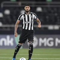 Barboza viaja com o Botafogo e Palmeiras observa de perto
