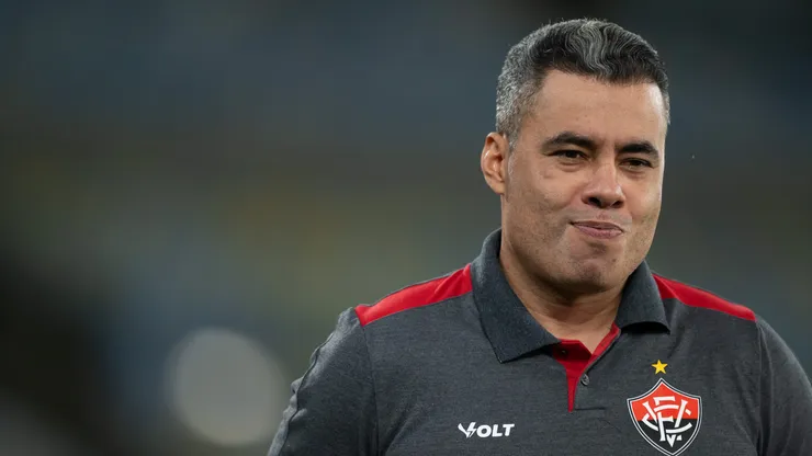 Jair Ventura tecnico do Vitoria durante partida contra o Fluminense no estadio Maracana pelo campeonato Brasileiro A 2026. Foto: Jorge Rodrigues/AGIF