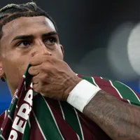 Torcida do Fluminense é cobrada por John Kennedy