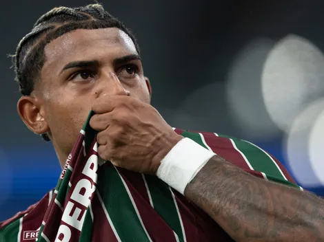 Torcida do Fluminense é cobrada por John Kennedy