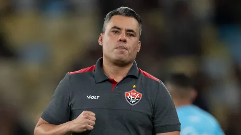Jair Ventura tecnico do Vitoria durante partida contra o Fluminense no estadio Maracana pelo campeonato Brasileiro A 2026. Foto: Jorge Rodrigues/AGIF