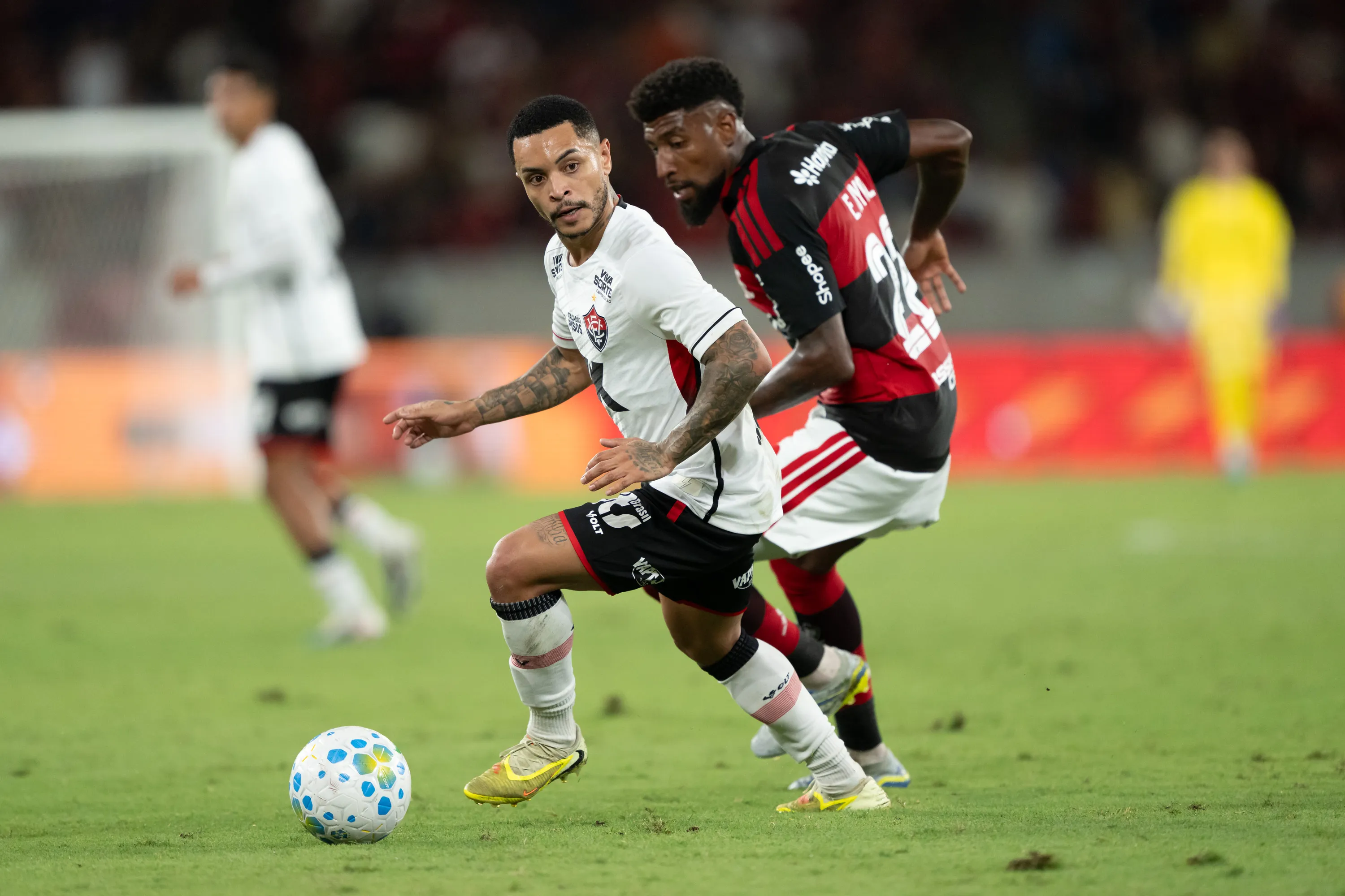 Matheuzinho jogador do Vitoria durante partida contra o Flamengo no estadio Maracana pelo campeonato Copa Do Brasil 2026. Foto: Jorge Rodrigues/AGIF