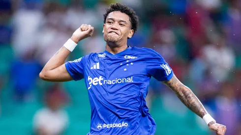 Kaique Kenji jogador do Cruzeiro comemora seu gol durante partida contra o Bahia no estadio Fonte Nova pelo campeonato Brasileiro A 2026. Foto: Jhony Pinho/AGIF