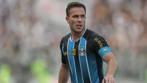 Arthur cita desejo de permanecer no Grêmio