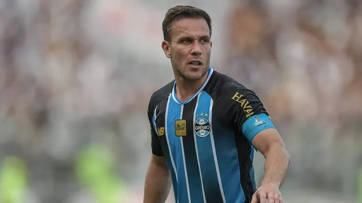 Arthur cita desejo de permanecer no Grêmio