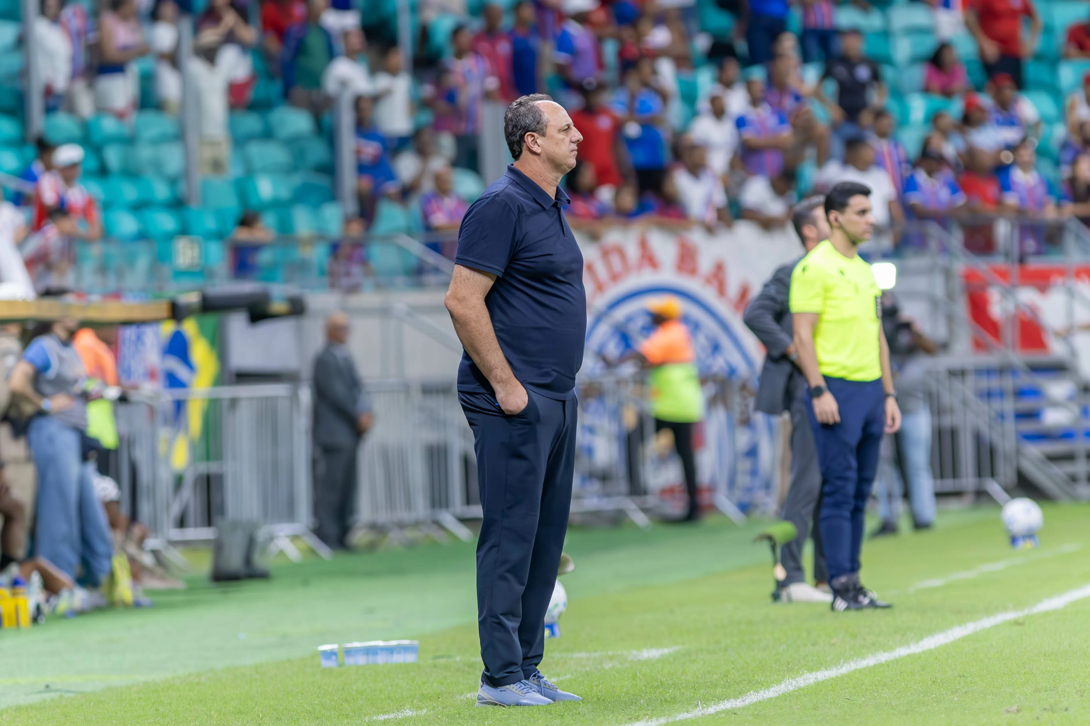 BA – SALVADOR – 09/05/2026 – BRASILEIRO A 2026, BAHIA X CRUZEIRO – Rogerio Ceni tecnico do Bahia durante partida contra o Cruzeiro no estadio Fonte Nova pelo campeonato Brasileiro A 2026. Foto: Marcio Jose/AGIF