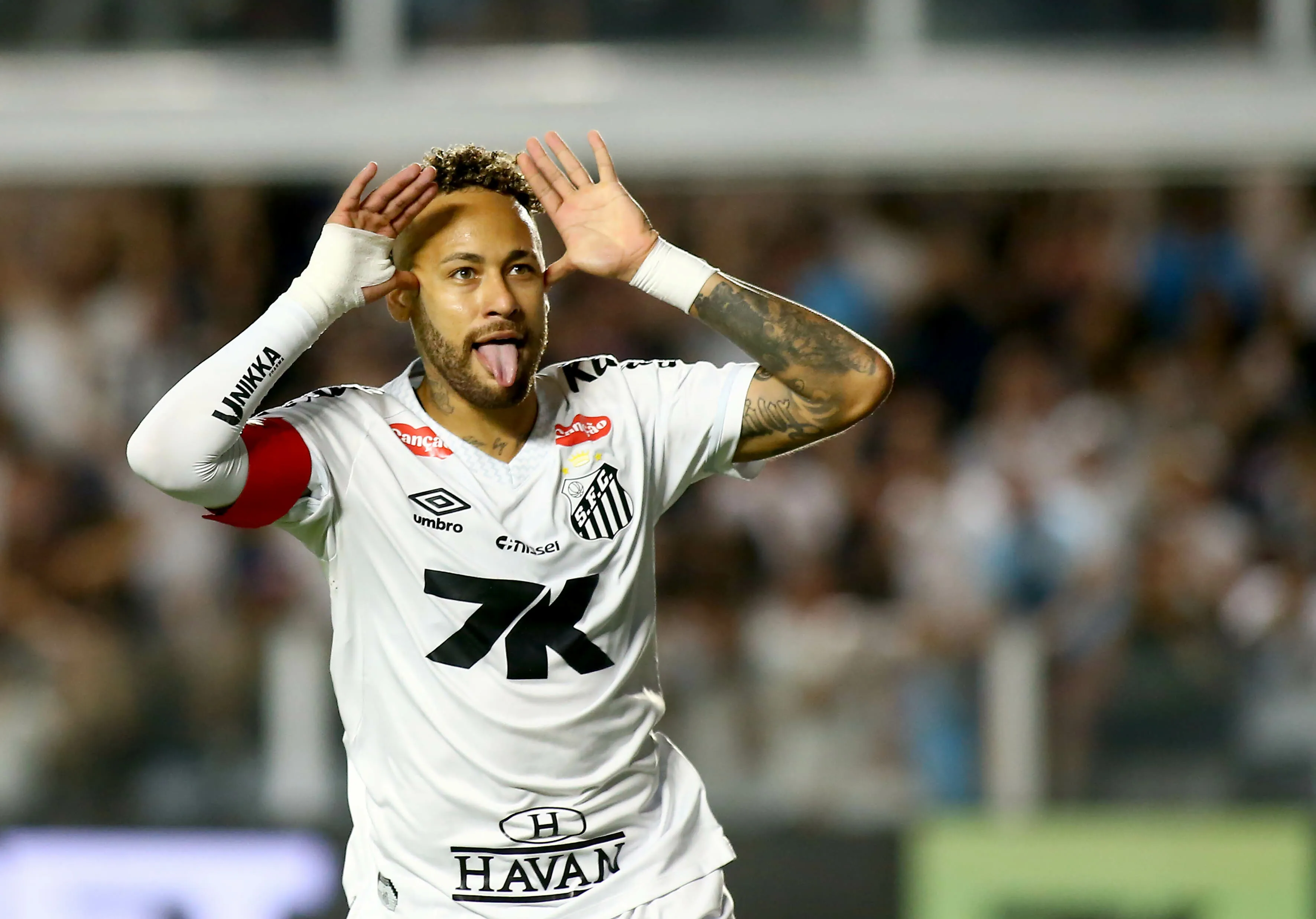 SP – SANTOS – 19/11/2025 – BRASILEIRO A 2025, SANTOS X MIRASSOL – Neymar Jr. jogador do Santos comemora seu gol durante partida contra o Mirassol no estadio Vila Belmiro pelo campeonato Brasileiro A 2025. Foto: Mauricio De Souza/AGIF