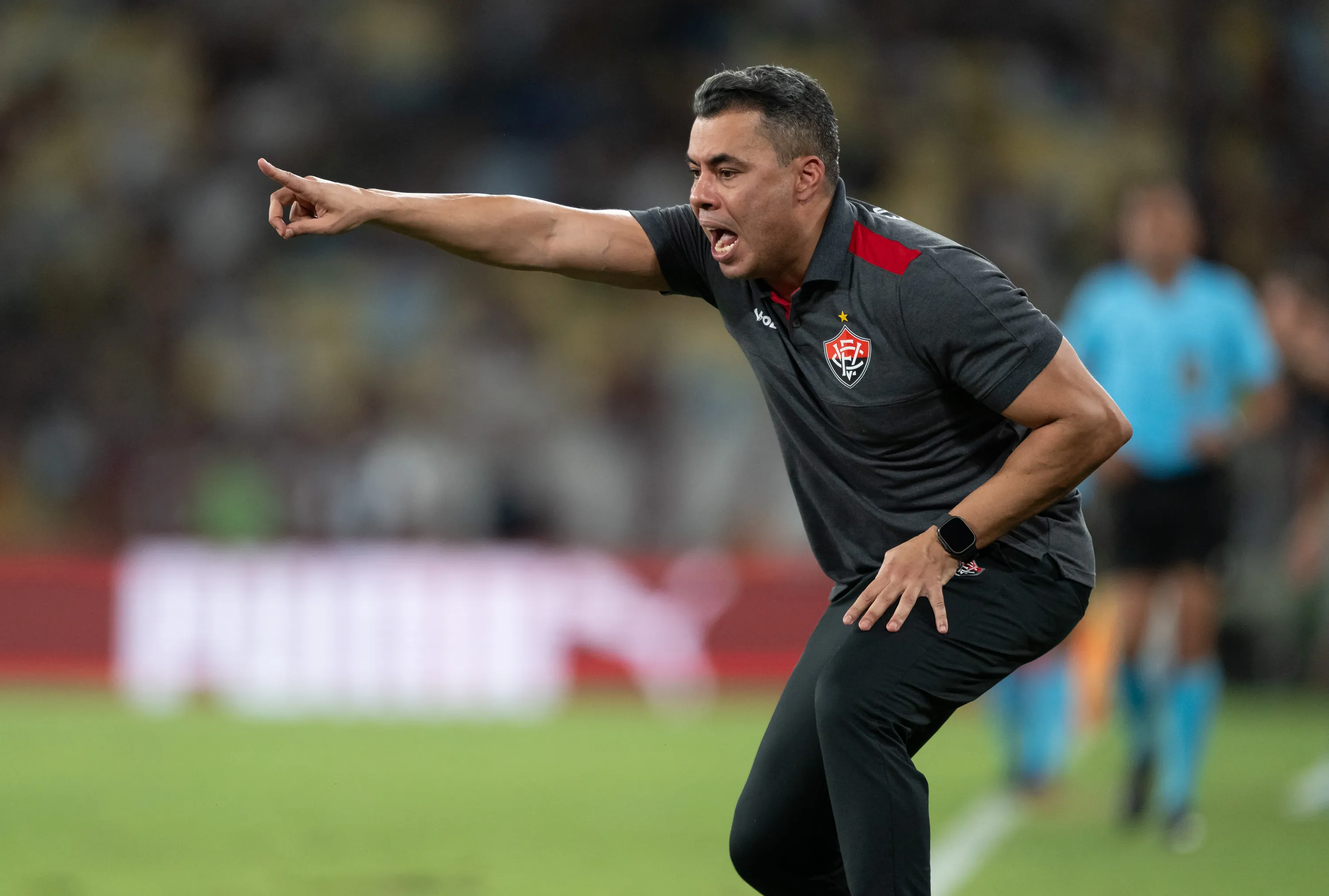 RJ – RIO DE JANEIRO – 09/05/2026 – BRASILEIRO A 2026, FLUMINENSE X VITORIA – Jair Ventura tecnico do Vitoria durante partida contra o Fluminense no estadio Maracana pelo campeonato Brasileiro A 2026. Foto: Jorge Rodrigues/AGIF