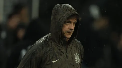 Fernando Diniz técnico do Corinthians durante partida contra o Corinthians no estádio Arena Corinthians pelo campeonato Brasileiro A 2026. Foto: Christian Guedes/RP FOTOPRESS/AGIF