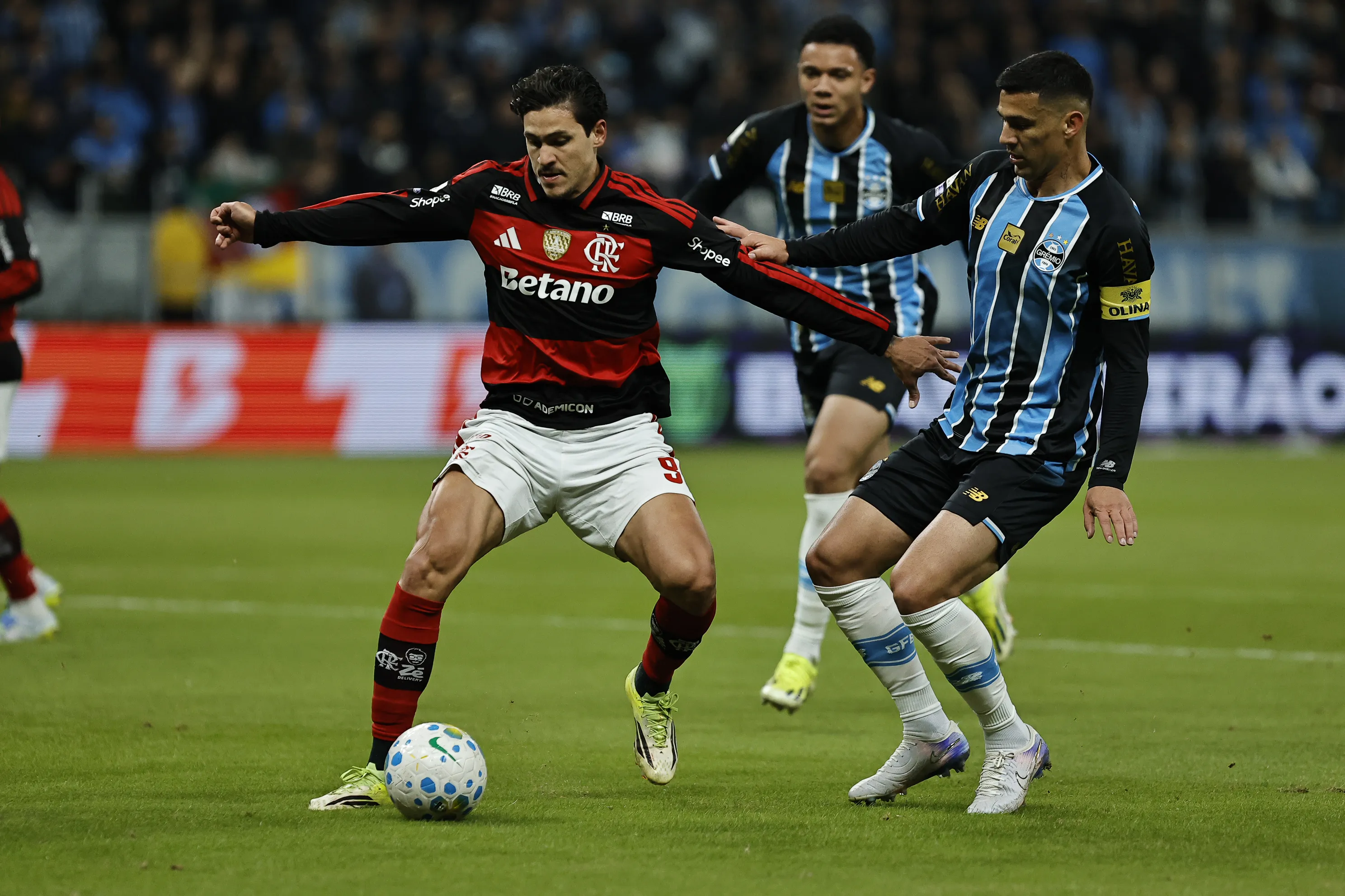 RS – PORTO ALEGRE – 10/05/2026 – BRASILEIRO A 2026, GREMIO X FLAMENGO – Pedro jogador do Flamengo durante partida contra o Gremio no estadio Arena do Gremio pelo campeonato Brasileiro A 2026. Foto: Roberto Vinicius/AGIF