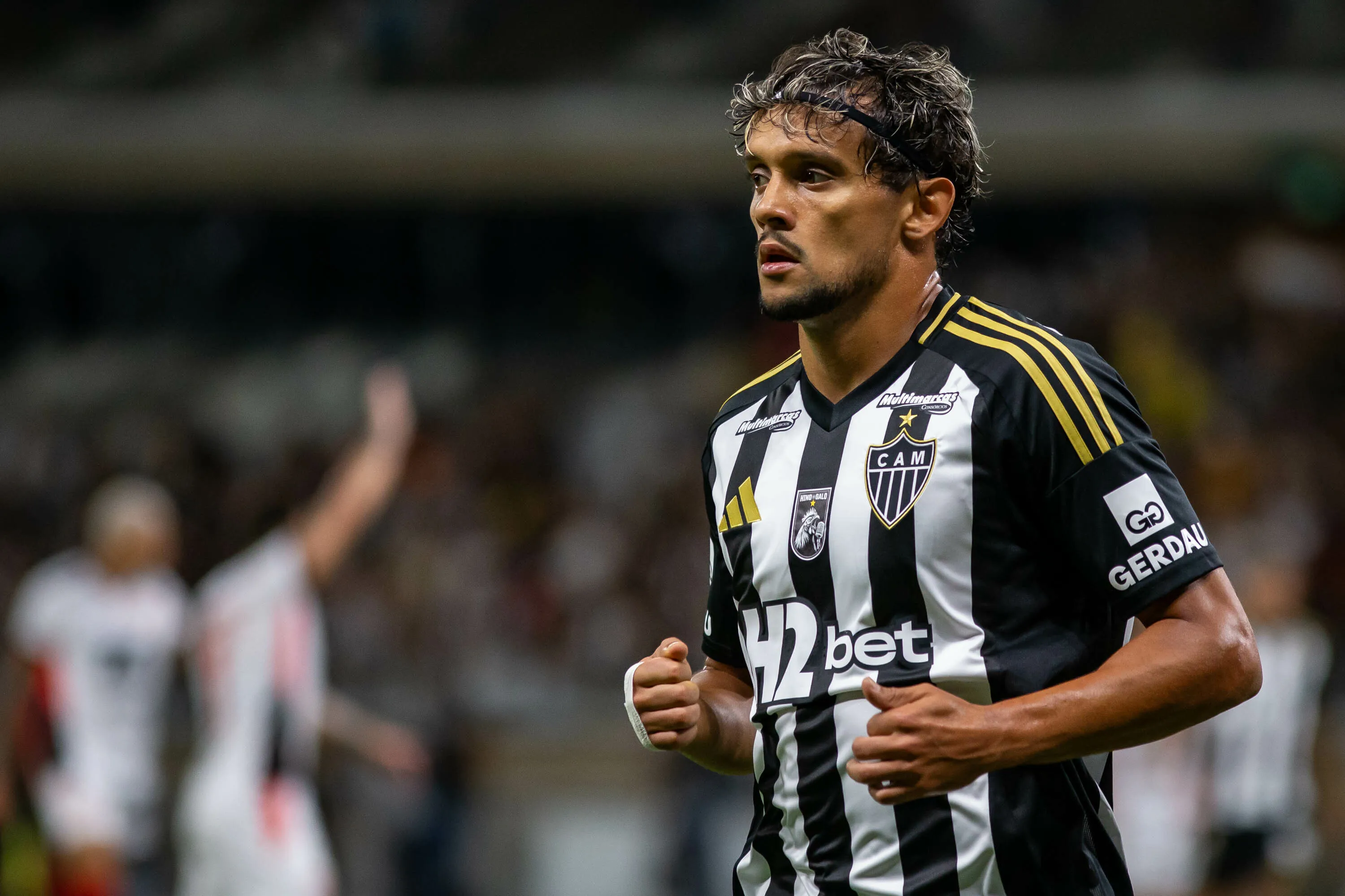 MG – BELO HORIZONTE – 13/04/2025 – BRASILEIRO A 2025, ATLETICO-MG X VITORIA – Gustavo  Scarpa jogador do Atletico-MG durante partida contra o Vitoria no estadio Mineirao pelo campeonato Brasileiro A 2025. Foto: Fernando Moreno/AGIF