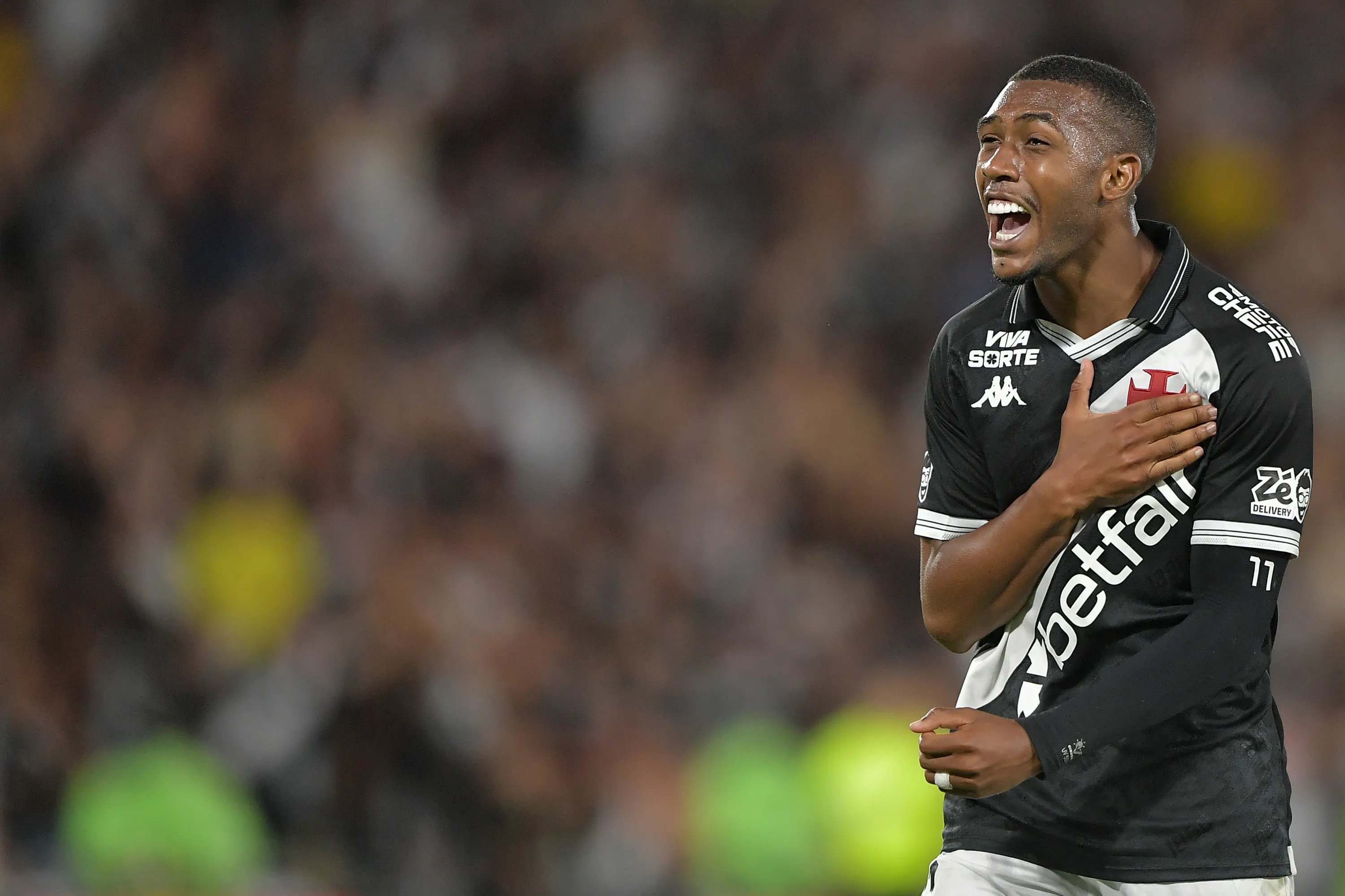 Rayan jogador do Vasco comemora seu gol durante partida contra o Fluminense no estadio Maracana pelo campeonato Copa Do Brasil 2025. Foto: Thiago Ribeiro/AGIF