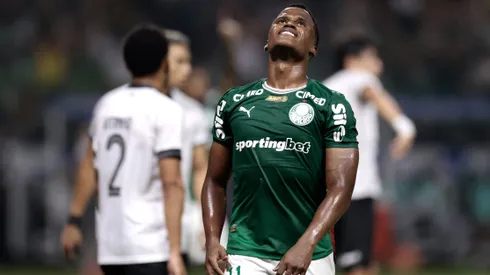 Jhon Arias jogador do Palmeiras lamenta durante partida contra o Botafogo no estadio Arena Allianz Parque pelo campeonato Brasileiro A 2026.