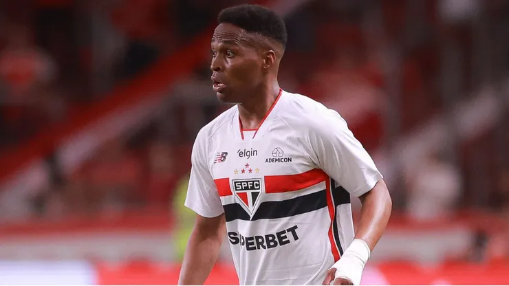 Wendell durante confronto contra o Internacional no Brasileirão de 2026.