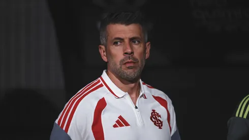 SP - SAO PAULO - 05/04/2026 - BRASILEIRO A 2026, CORINTHIANS X INTERNACIONAL - Paulo Pezzolano tecnico do Internacional durante partida contra o Corinthians no estadio Arena Corinthians pelo campeonato Brasileiro A 2026. Foto: Ettore Chiereguini/AGIF