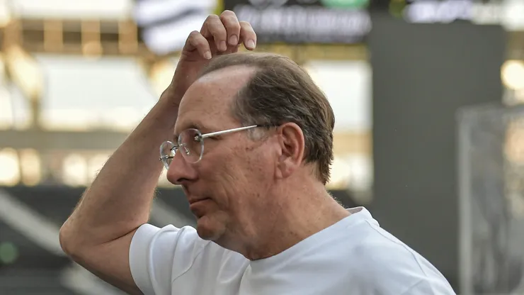 John Textor CEO do Botafogo durante aquecimento antes da partida contra o Chapecoense no estadio Engenhao pelo campeonato Copa Do Brasil 2026. Foto: Thiago Ribeiro/AGIF