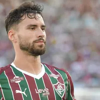 Martinelli apresenta evolução e volta a treinar no gramado