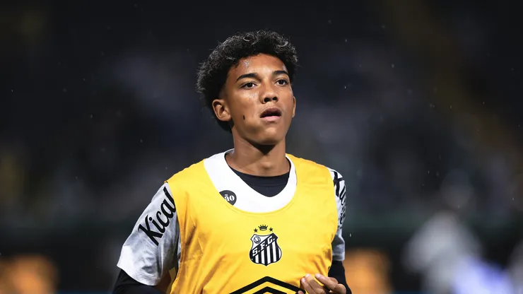 Robinho Jr. jogador do Santos durante aquecimento antes da partida contra o Palmeiras no estadio Arena Barueri pelo campeonato Paulista 2026. Foto: Ettore Chiereguini/AGIF