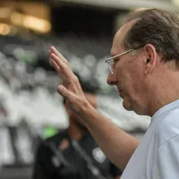 Montenegro chama Textor de covarde no Botafogo