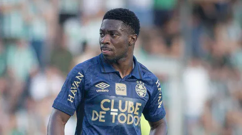 Amuzu tenta liberação no Grêmio.