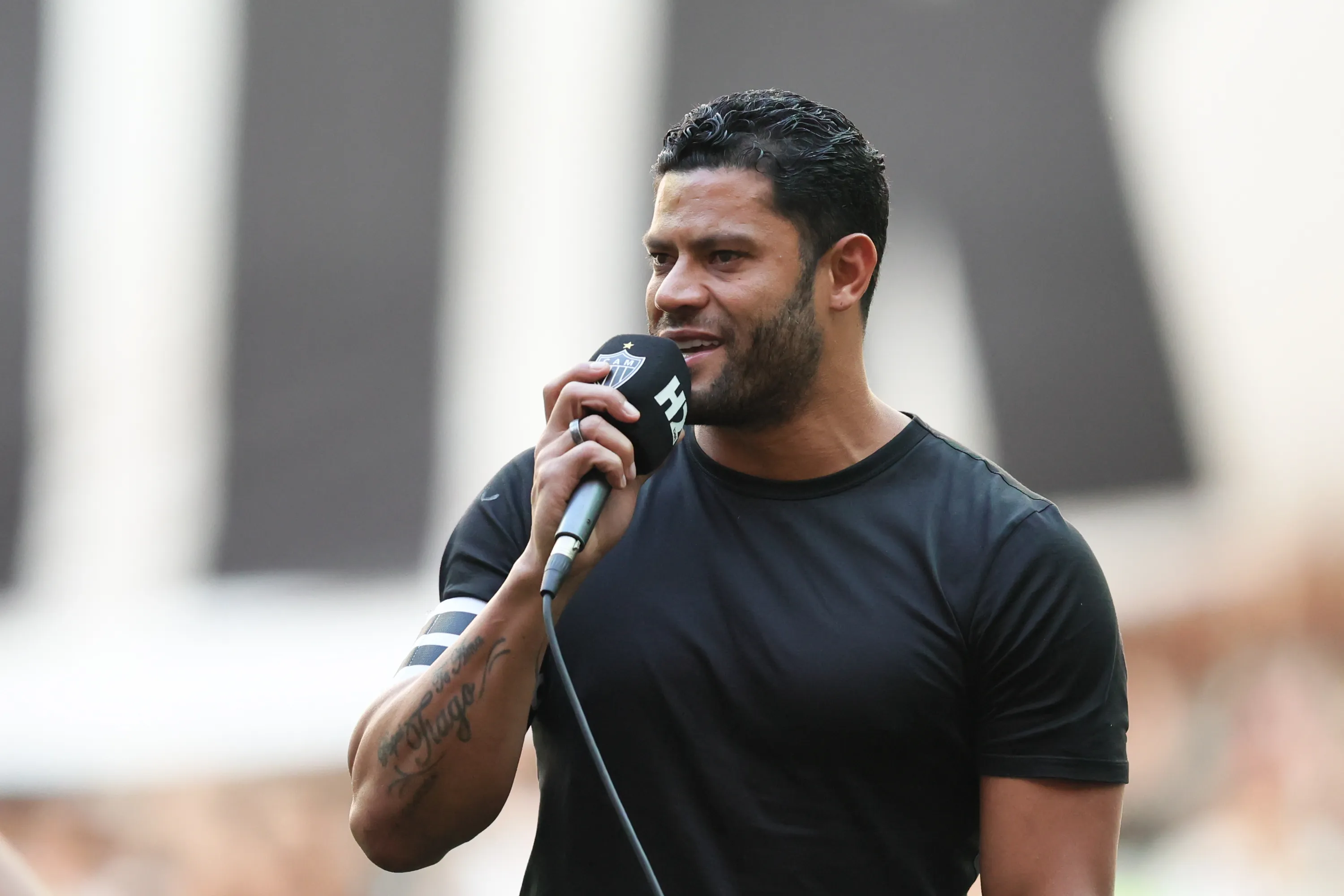 Hulk se despede da torcida do Atletico-MG antes da partida contra o Botafogo no estadio Arena MRV pelo campeonato Brasileiro A 2026. Foto: Gilson Lobo/AGIF
