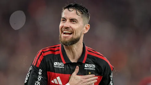 Jorginho jogador do Flamengo comemora seu gol durante partida contra o Santos no estadio Maracana pelo campeonato Brasileiro A 2026.