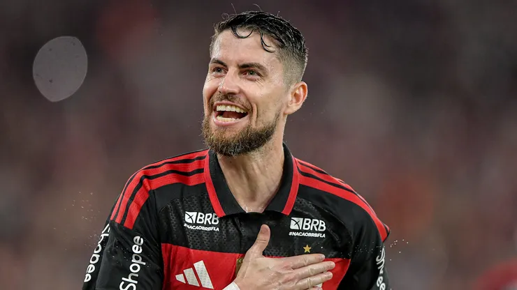 Jorginho jogador do Flamengo comemora seu gol durante partida contra o Santos no estadio Maracana pelo campeonato Brasileiro A 2026.