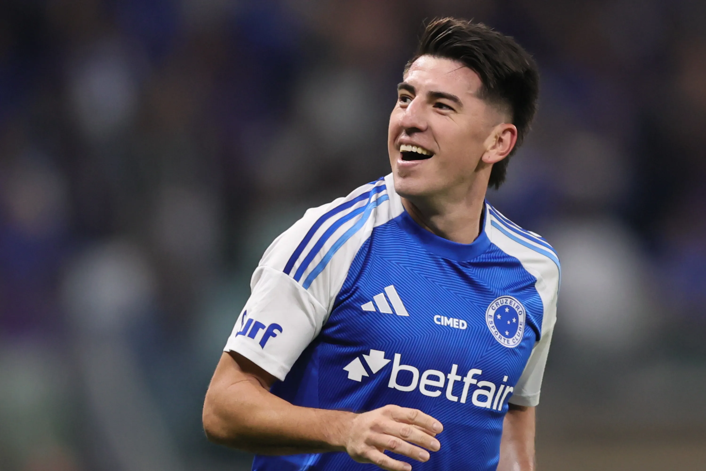 MG – BELO HORIZONTE – 13/07/2025 – BRASILEIRO A 2025, CRUZEIRO X GREMIO – Lucas Villalba jogador do Cruzeiro comemora seu gol durante partida contra o Gremio no estadio Mineirao pelo campeonato Brasileiro A 2025. Foto: Gilson Lobo/AGIF