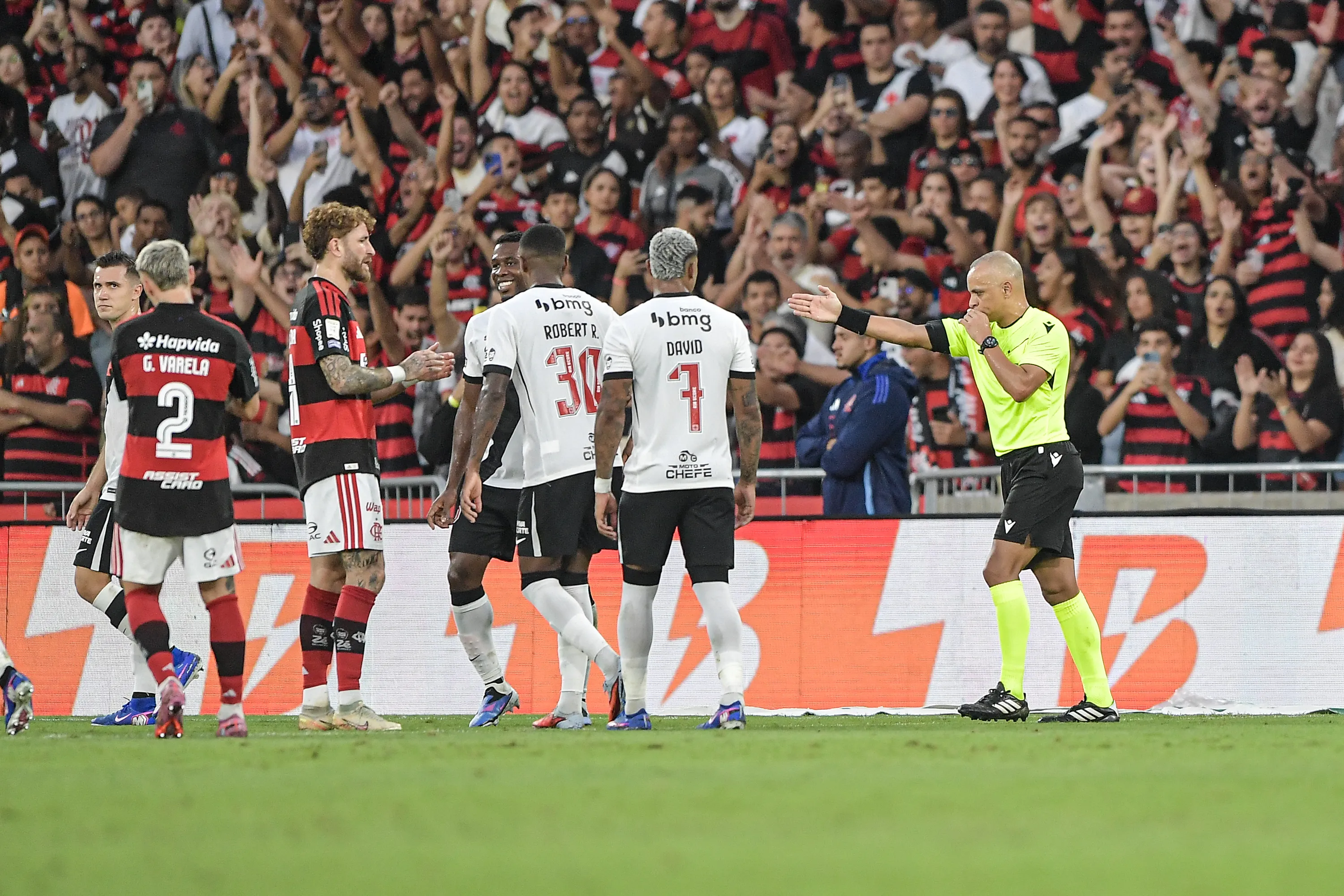 RJ – RIO DE JANEIRO – 03/05/2026 – BRASILEIRO A 2026, FLAMENGO X VASCO – O arbitro Wilton Pereira Sampaio durante partida entre Flamengo e Vasco no estadio Maracana pelo campeonato Brasileiro A 2026. Foto: Thiago Ribeiro/AGIF