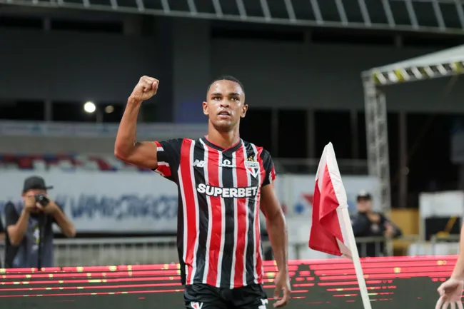 Juan comemorando gol durante partida contra o Águia de Marabá na Copa Do Brasil 2024. Foto: Fernando Torres/AGIF