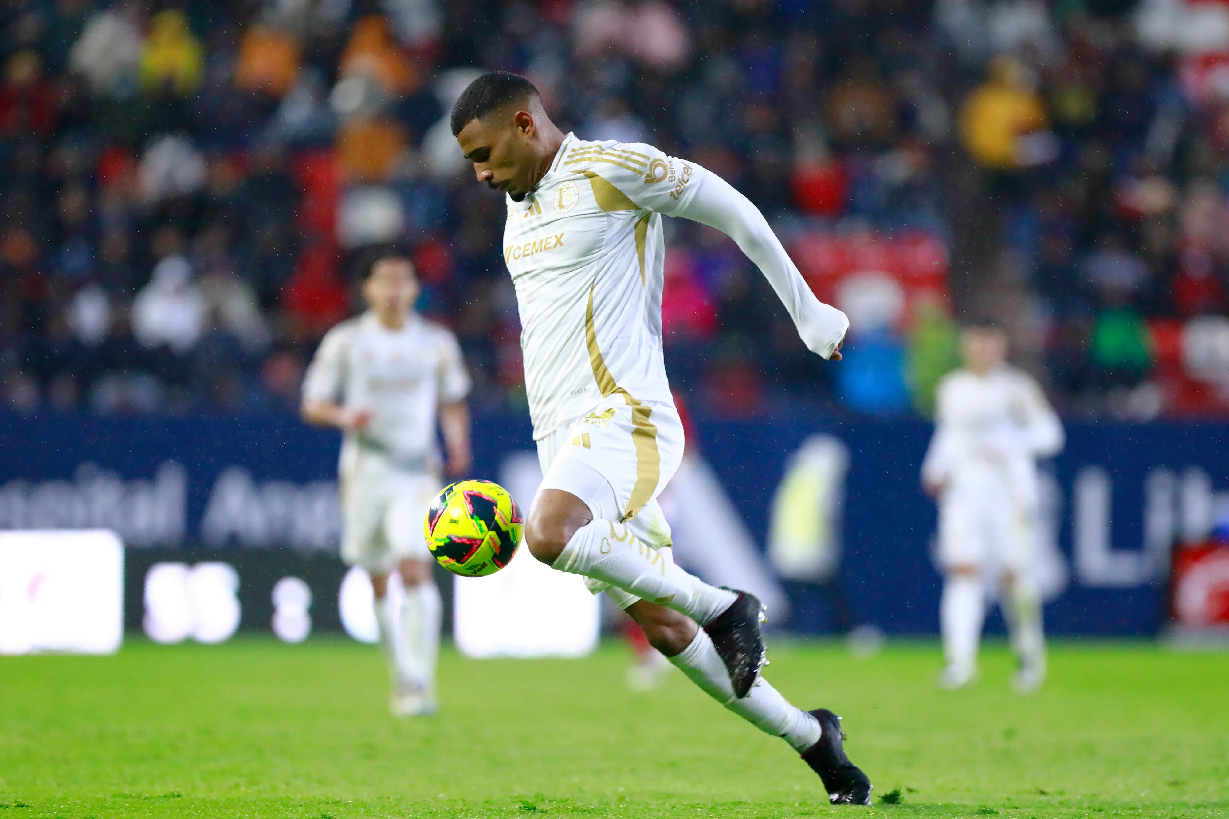 Joaquim atuando no Tigres – (Photo by Leopoldo Smith/Getty Images)