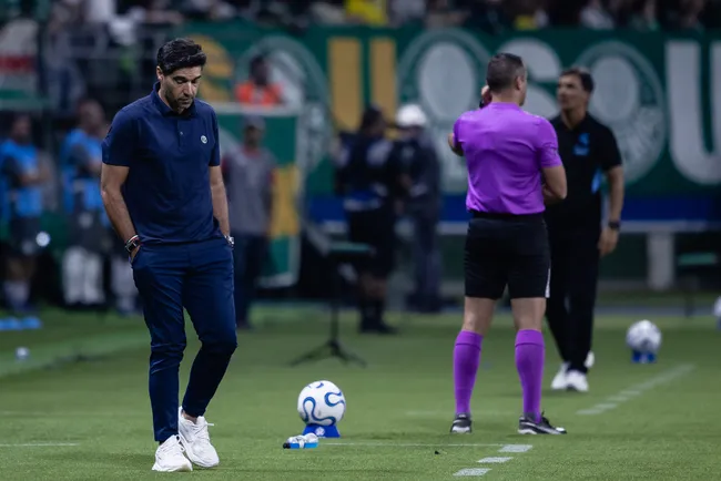 Abel Ferreira, técnico do Palmeiras, durante partida contra o Sporting Cristal  – Foto: Ettore Chiereguini/AGIF