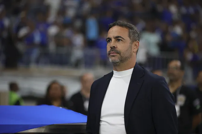 Artur Jorge durante partida contra o Atlético-MG no Campeonato Brasileiro de 2026. Foto: Gilson Lobo/AGIF