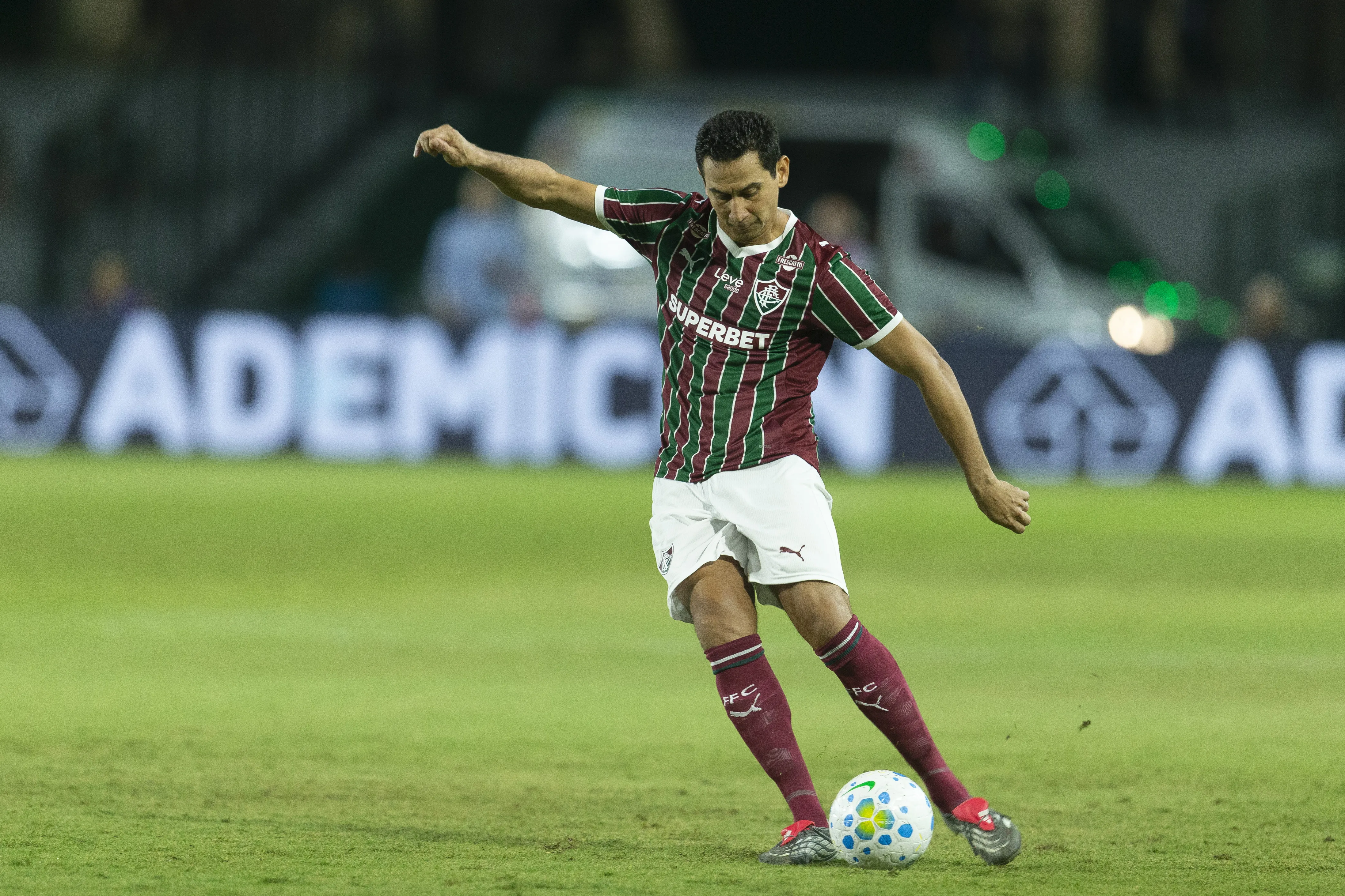 Ganso, jogador do Fluminense, durante partida contra o Coritiba – Foto: Hedeson Alves/AGIF