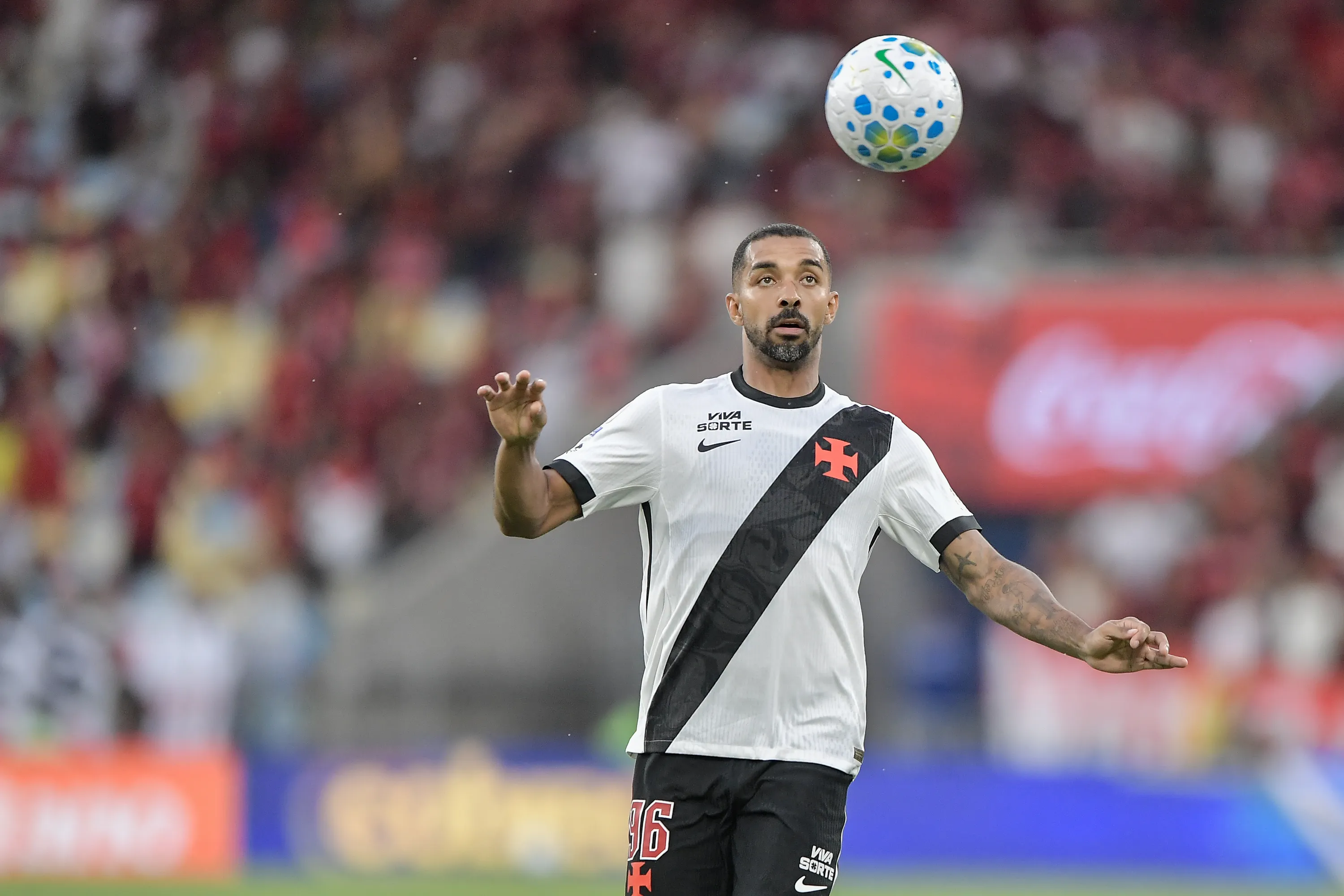 Paulo Henrique jogador do Vasco durante partida contra o Flamengo no estadio Maracana pelo campeonato Brasileiro A 2026. Foto: Thiago Ribeiro/AGIF