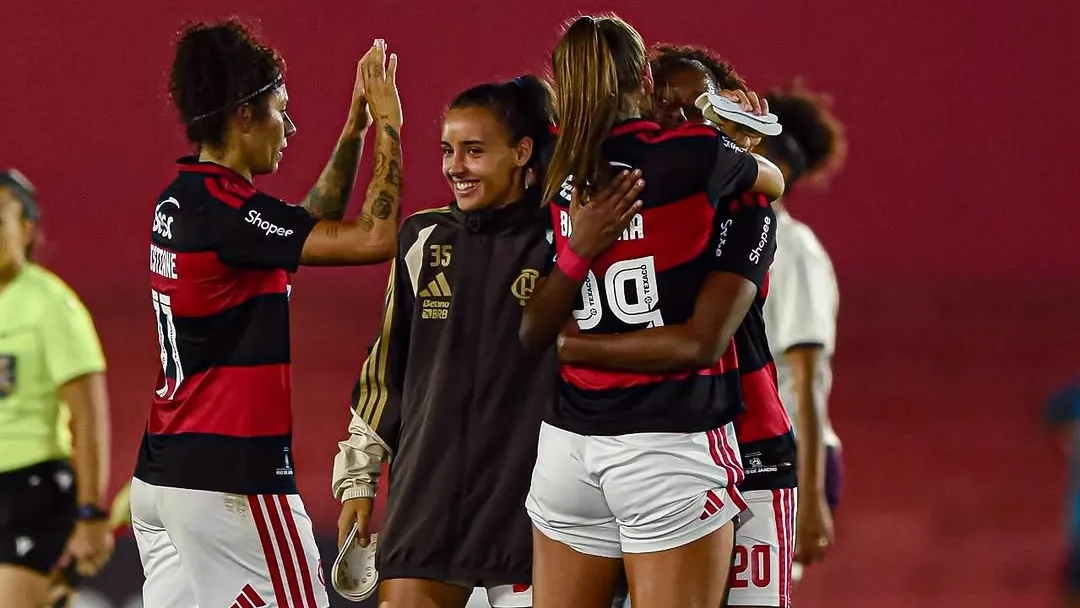 Jogadoras do Flamengo comemorando o empate com a Ferroviária - Foto: Redes Sociais/Flamengo