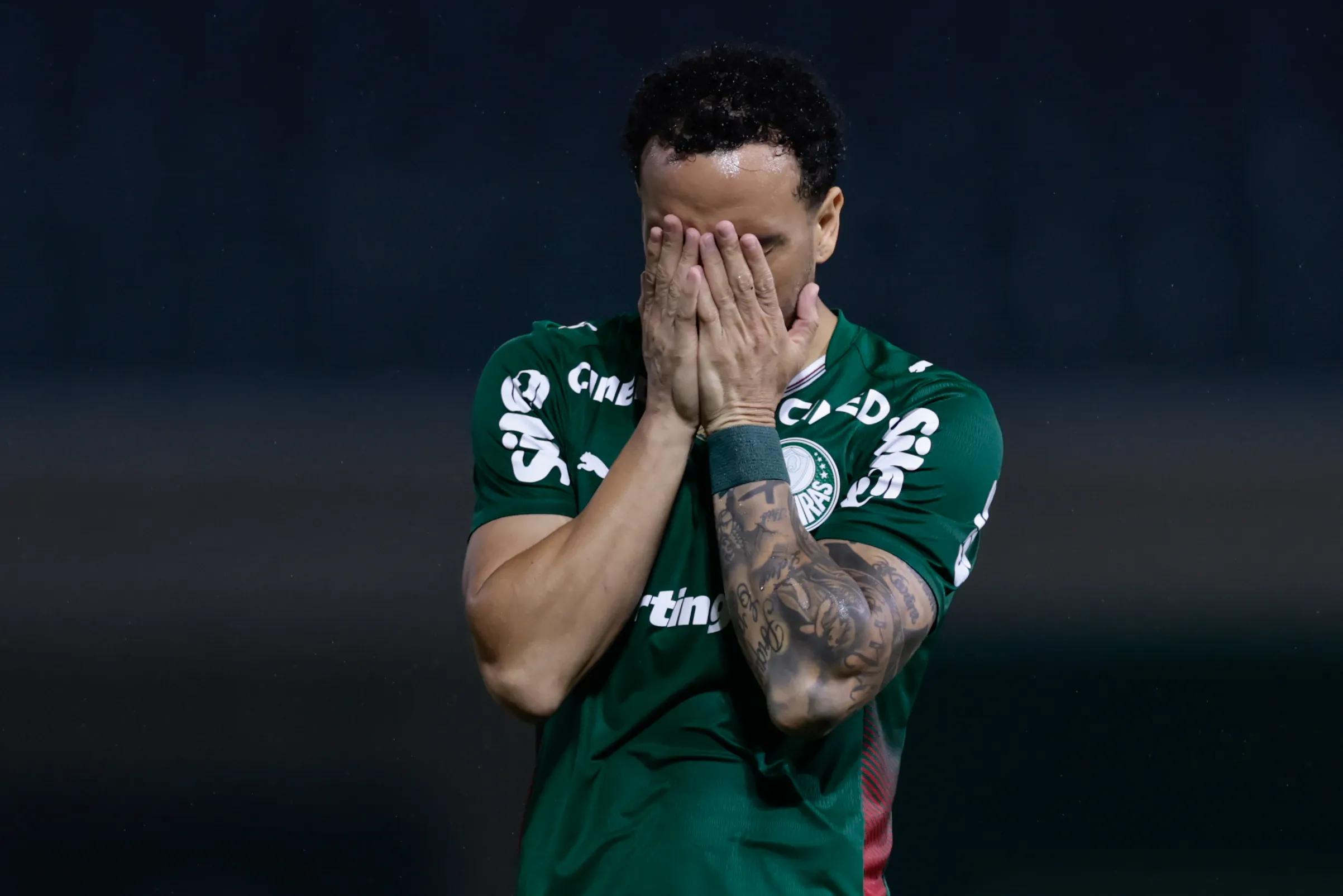 Felipe Anderson jogador do Palmeiras lamenta durante partida contra o Capivariano no estadio Arena Barueri pelo campeonato Paulista 2026. Foto: Marcello Zambrana/AGIF