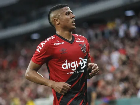 Bergson, ex-Athletico-PR, viraliza após jogo na Malásia