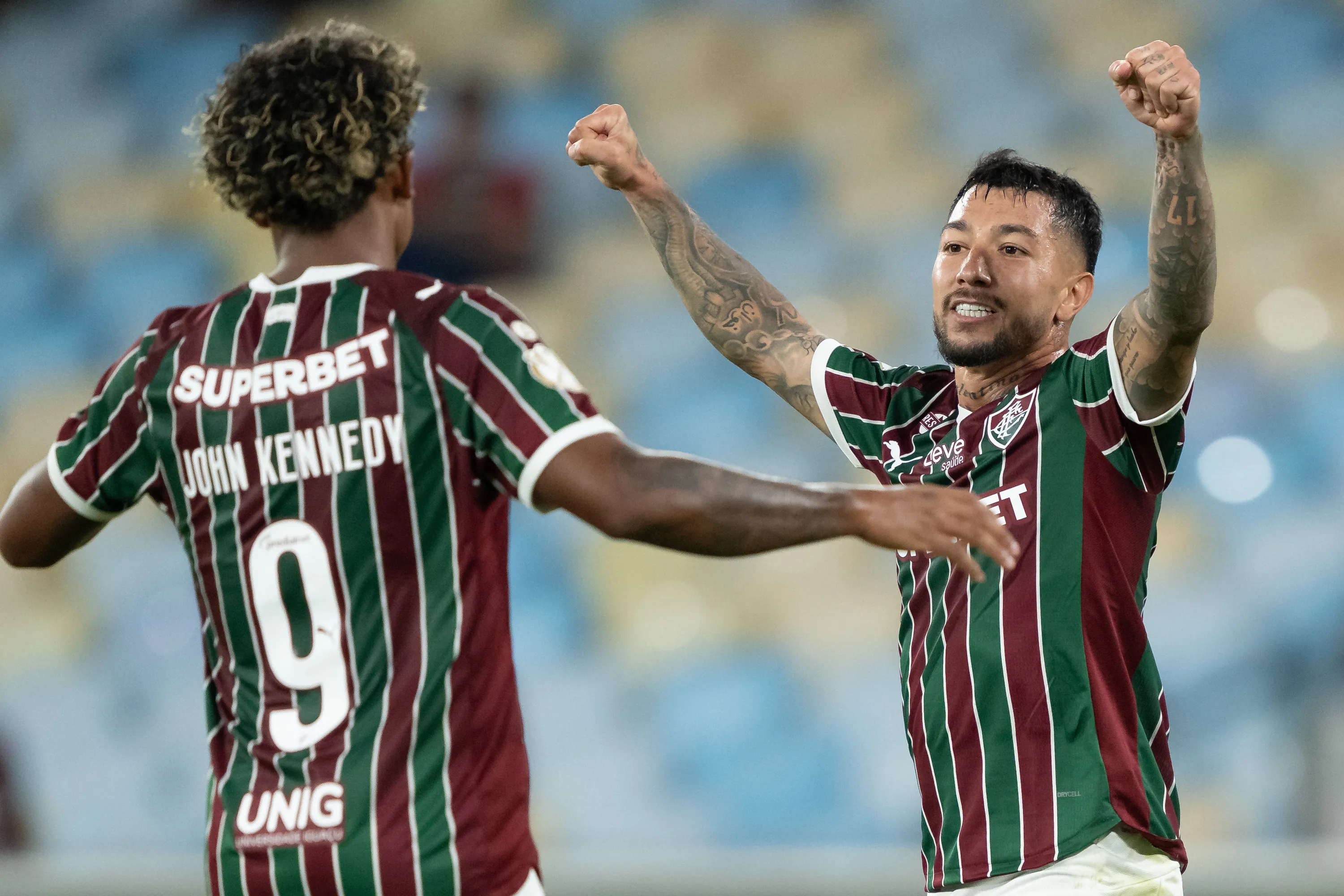 Lucho Acosta jogador do Fluminense comemora seu gol com John Kennedy jogador da sua equipe durante partida contra o Operario no estadio Maracana pelo campeonato Copa Do Brasil 2026. Foto: Jorge Rodrigues/AGIF