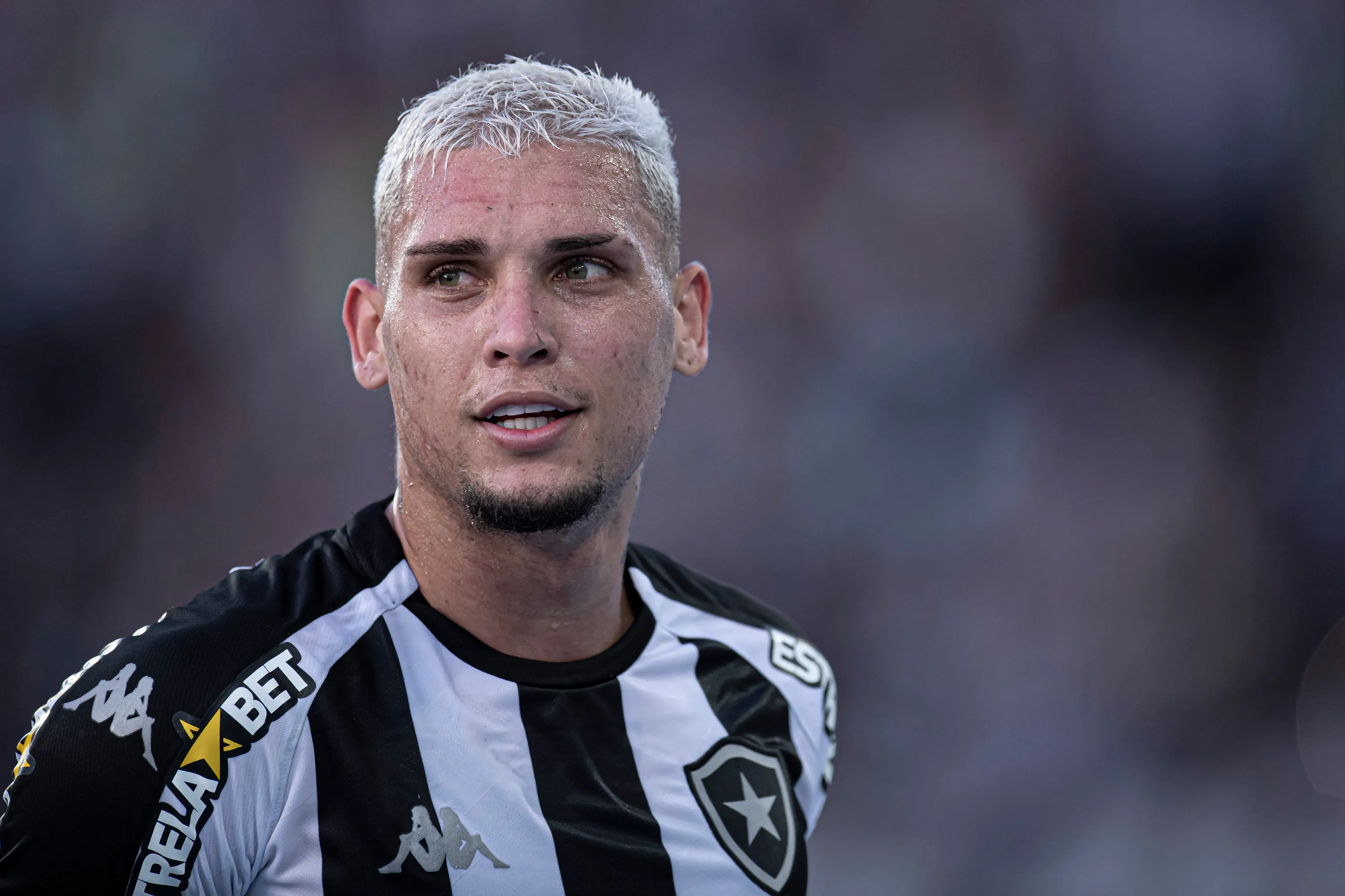 Rafael Navarro em campo pelo Botafogo em 2021. Foto: Jorge Rodrigues/AGIF