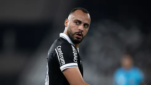 Arthur Cabral jogador do Botafogo durante partida contra o Corinthians no estádio Engenhão pelo campeonato Brasileiro A 2025. Foto: Jorge Rodrigues/AGIF