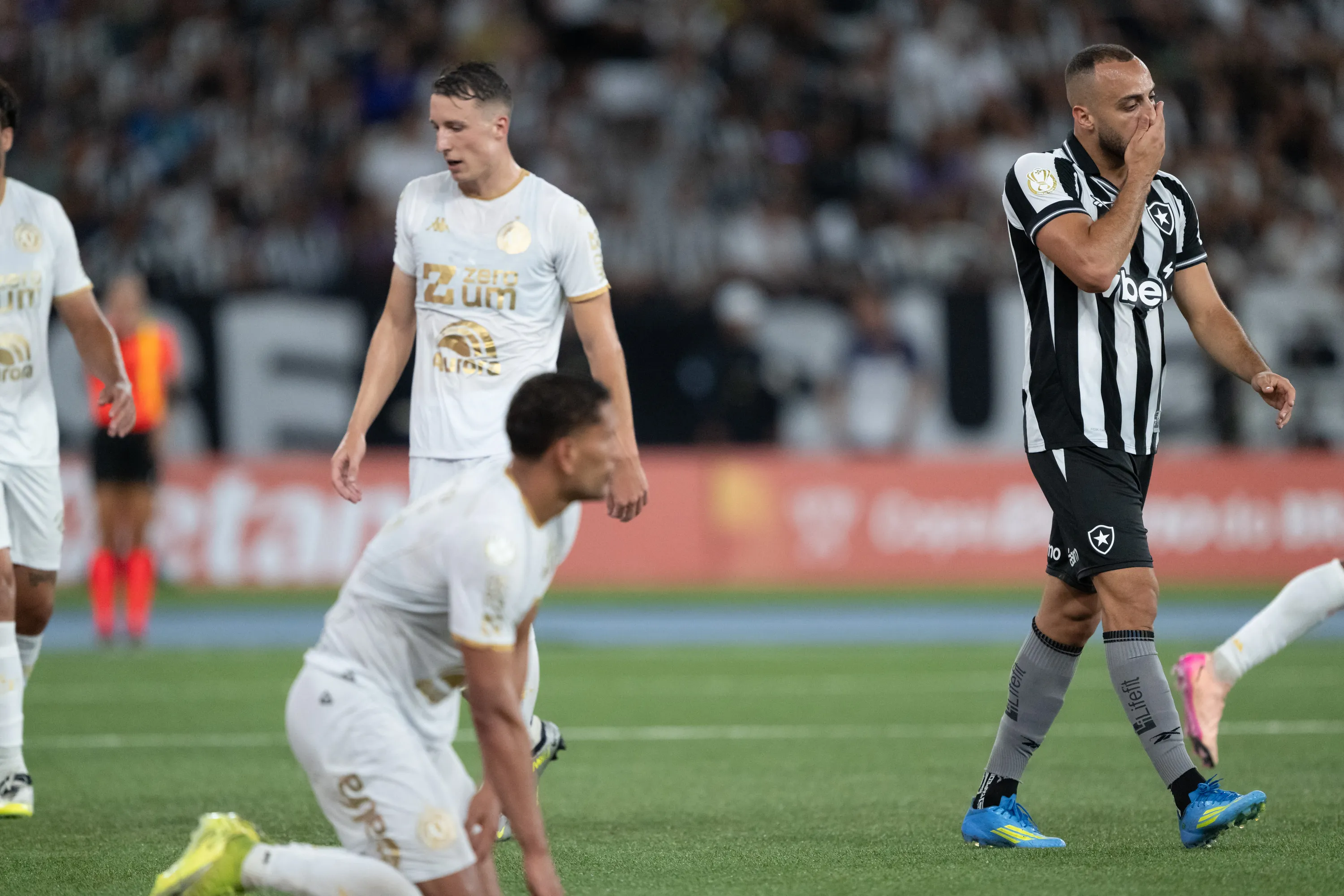 RJ – RIO DE JANEIRO – 21/04/2026 – COPA DO BRASIL 2026, BOTAFOGO X CHAPECOENSE – Arthur Cabral jogador do Botafogo durante partida contra o Chapecoense no estadio Engenhao pelo campeonato Copa Do Brasil 2026. Foto: Jorge Rodrigues/AGIF