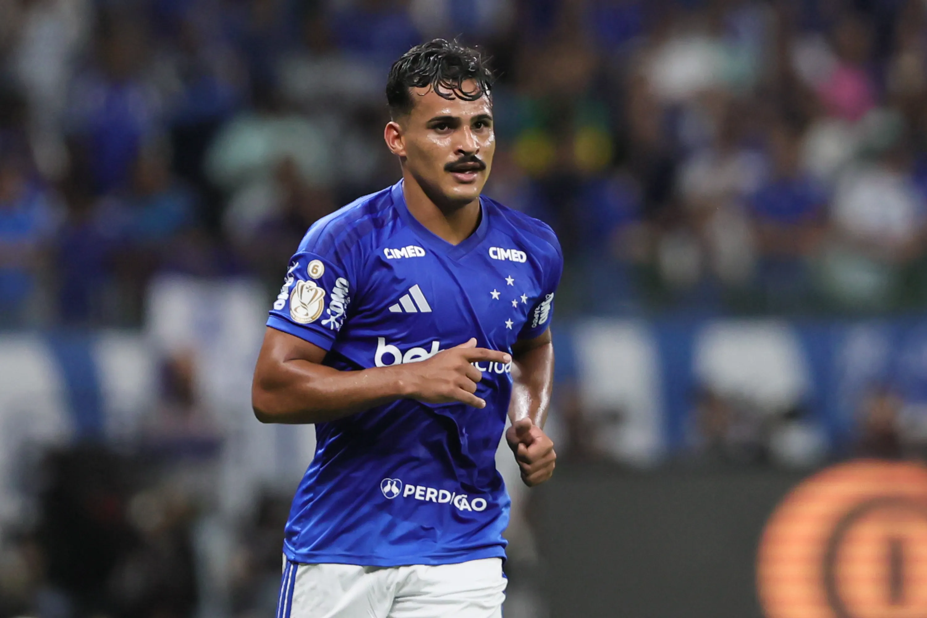 Kaiki Bruno durante partida contra o Goiás no Mineirão pela Copa Do Brasil 2026. Foto: Gilson Lobo/AGIF.