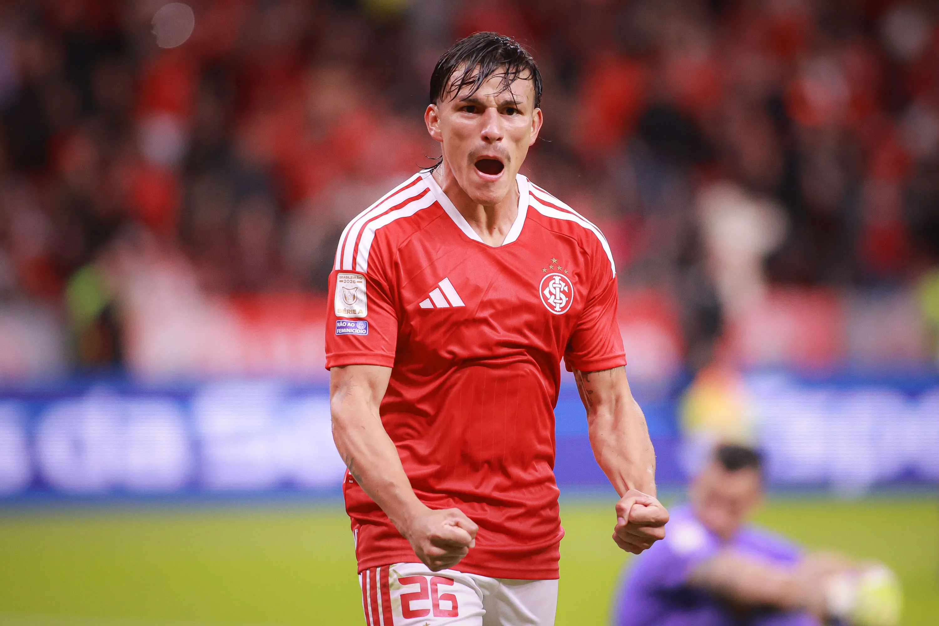 Alexandro Bernabei, jogador do Internacional, comemora seu gol durante partida contra o Fluminense – Foto: Maxi Franzoi/AGIF