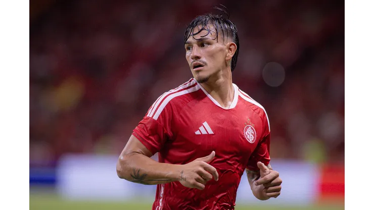RS - PORTO ALEGRE - 12/02/2026 - BRASILEIRO A 2026, INTERNACIONAL X PALMEIRAS - Alexandro Bernabei jogador do Internacional durante partida contra o Palmeiras no estadio Beira-Rio pelo campeonato Brasileiro A 2026. Foto: Maxi Franzoi/AGIF