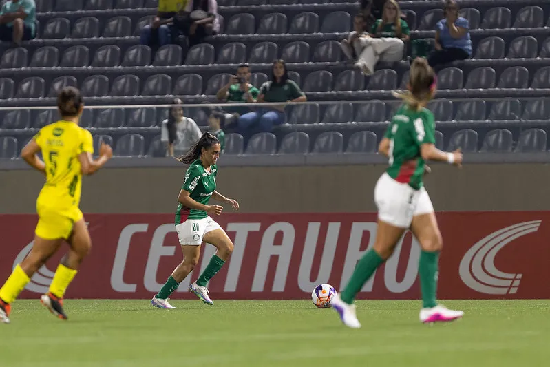 Jogadora do Palmeiras durante a partida contra o Mirassol – Foto: Rebeca Reis/Ag.Paulistão