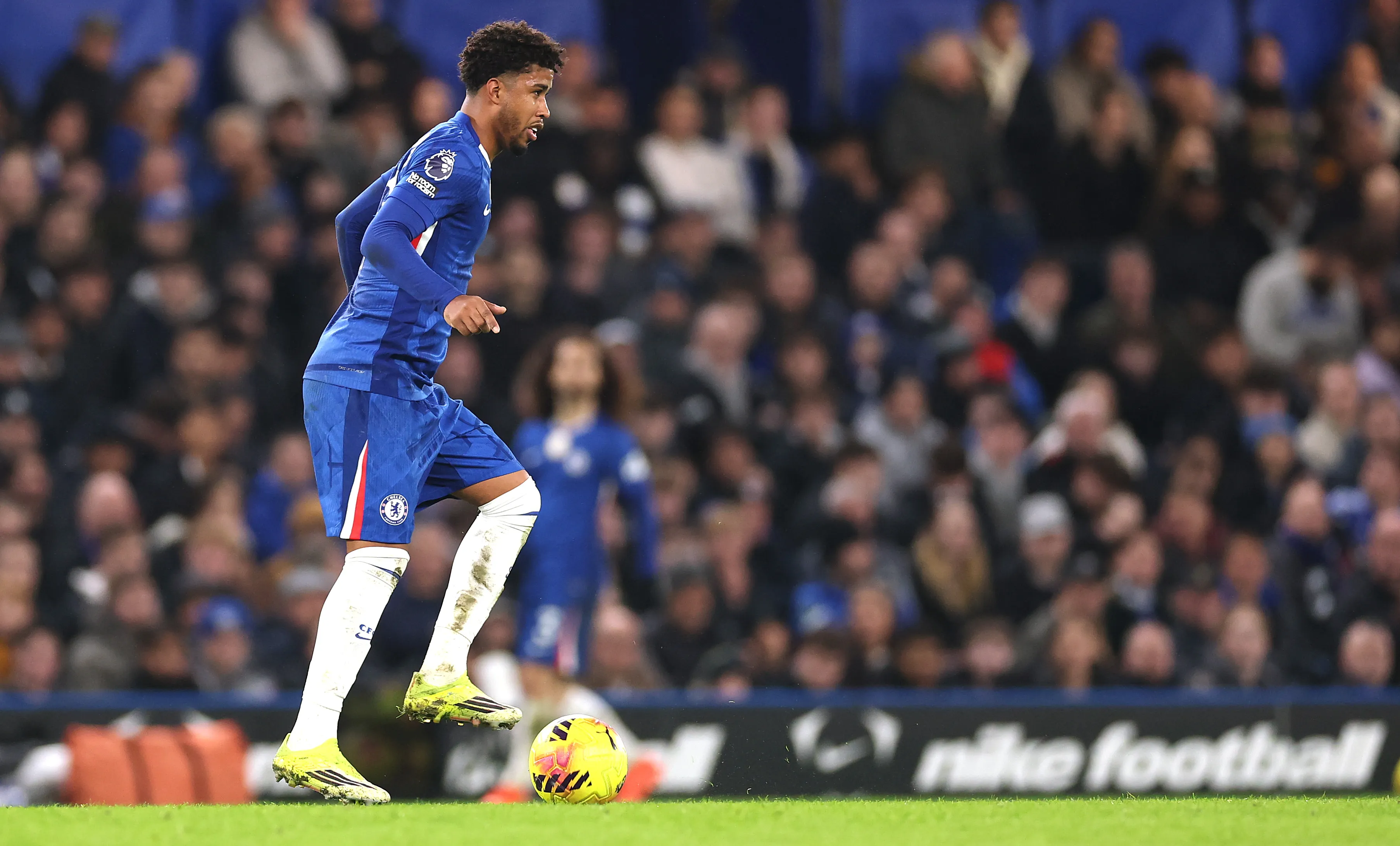 Andrey Santos atuando no Chelsea – (Photo by Warren Little/Getty Images)